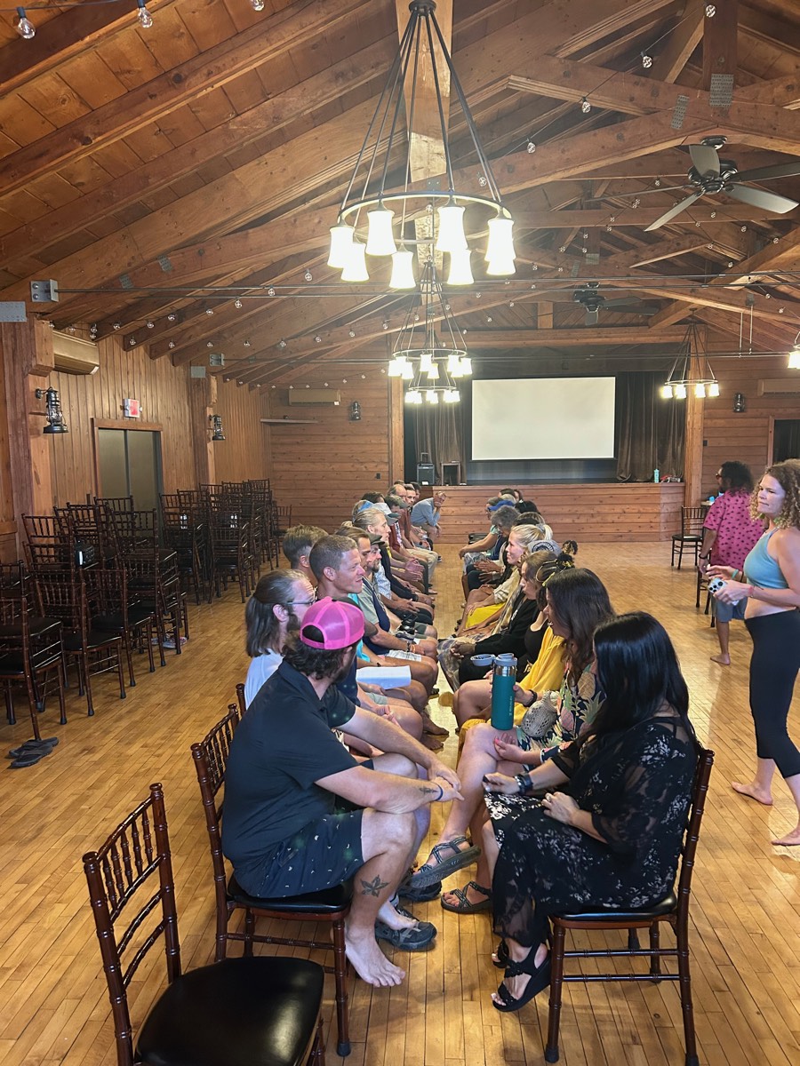 Plant-based singles sitting across from each other, deep in conversation, during VWR Speed Dating